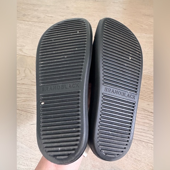 BRANDBLACK
Kashiba Lux Slides size 6.5 - Picture 5 of 6